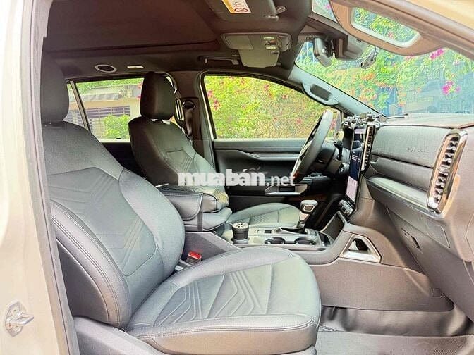 Ford Everest Titanium 4x2 2024 Trắng 15.900 km