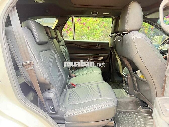 Ford Everest Titanium 4x2 2024 Trắng 15.900 km