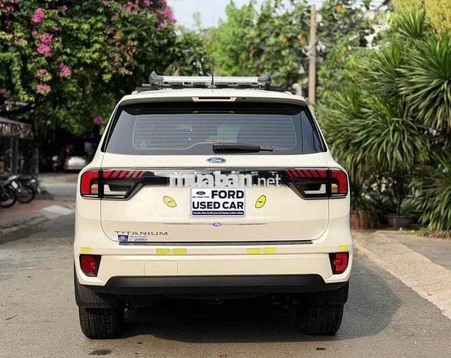 Ford Everest Titanium 4x2 2024 Trắng 15.900 km