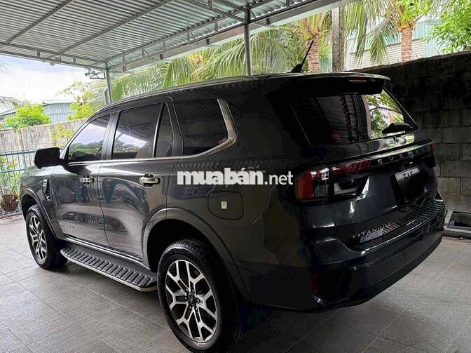 Ford Everest 2023 Đen 33.000 km