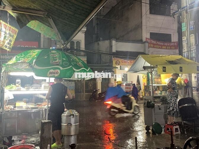 TUYỂN NHÂN VIÊN BÁN CƠM TẤM ĐÊM TÔN ĐẢN QUẬN 4