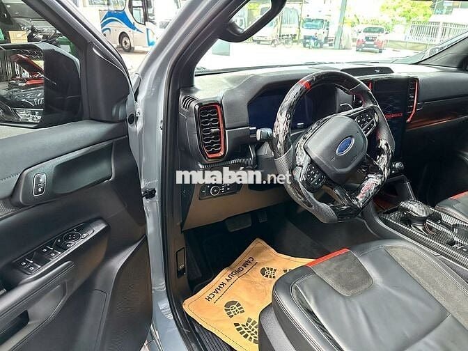 Ford Raptor 2025 bảo hành 2027, vay Ngân Hàng 75%