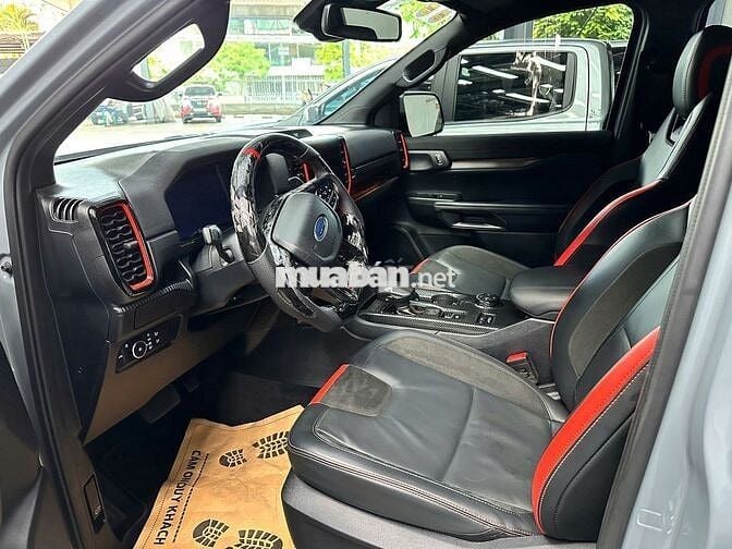 Ford Raptor 2025 bảo hành 2027, vay Ngân Hàng 75%