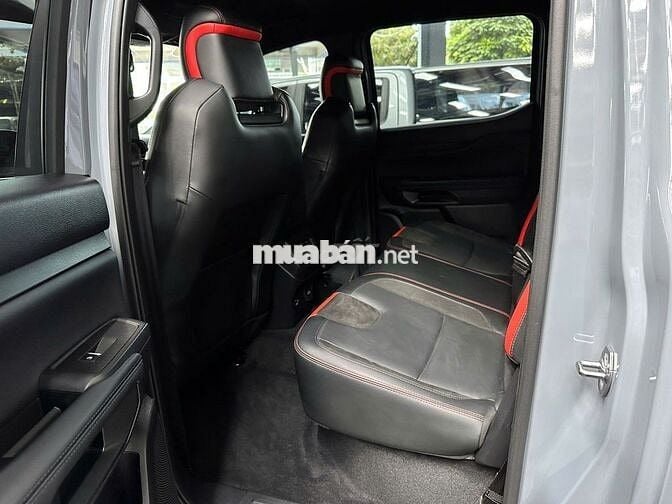 Ford Raptor 2025 bảo hành 2027, vay Ngân Hàng 75%