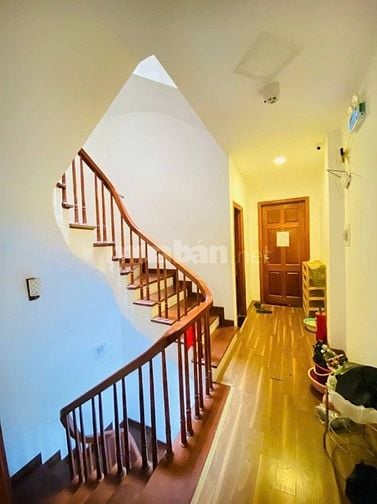 Bán nhà 50m2 phố Ngọc Khánh, Ba Đình, vị trí đẹp, 20m ra mặt phố