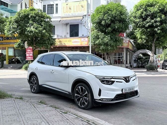 Chính chủ VinFast VF8 Plus 2023 mua pin Catl