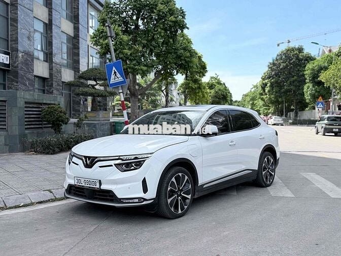 Chính chủ VinFast VF8 Plus 2023 mua pin Catl