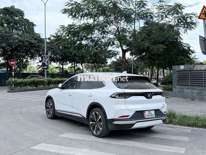 Chính chủ VinFast VF8 Plus 2023 mua pin Catl