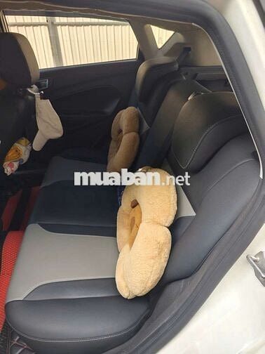 Ford Fiesta Trắng 5 chỗ