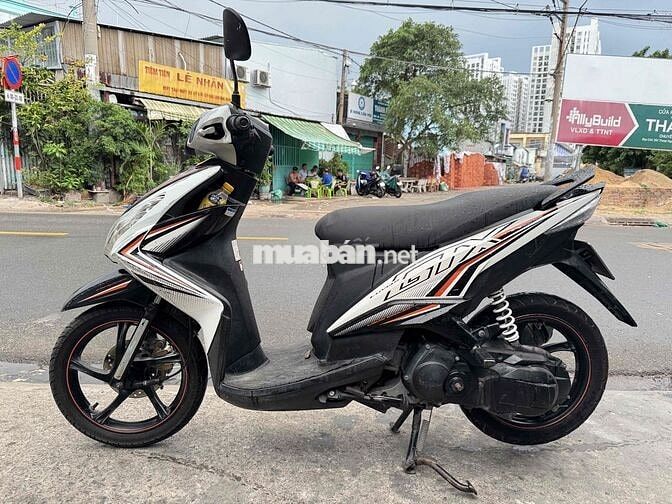 Yamaha Luvias FI Đen trắng
