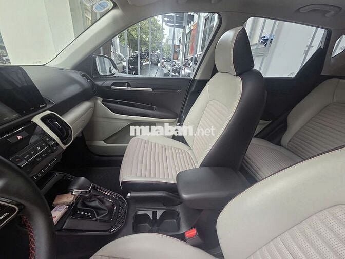 Kia Sonet Premium 2023 Trắng nóc đen 20.000 km