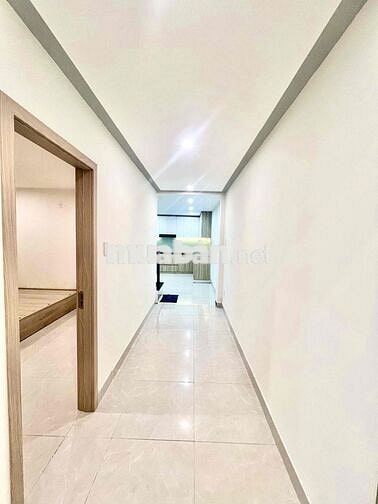 Nhà sát chợ và biển kiệt Nguyễn Chánh,siêu to thoáng