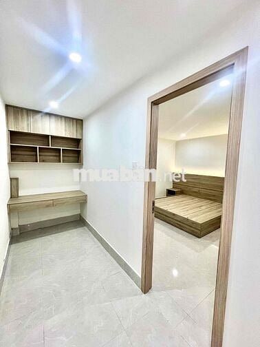 Nhà sát chợ và biển kiệt Nguyễn Chánh,siêu to thoáng