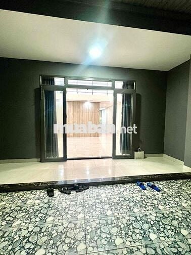 Nhà sát chợ và biển kiệt Nguyễn Chánh,siêu to thoáng