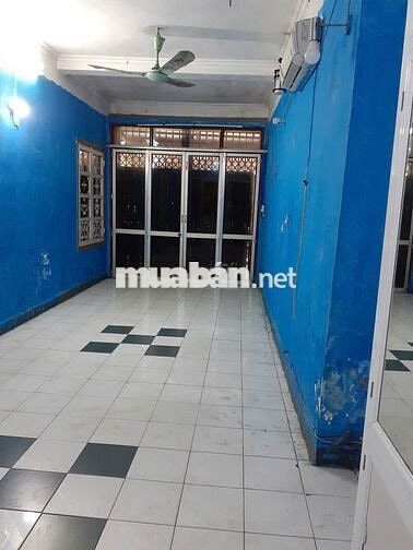 Nhà trống 40m2, mặt tiền rộng rãi, phù hợp kinh doanh, làm kho