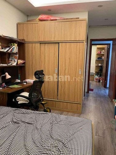 Chưng cư tầng trung giá hiếm chỉ hơn 3 đồng, 2 ngủ sáng thoáng gần 70m