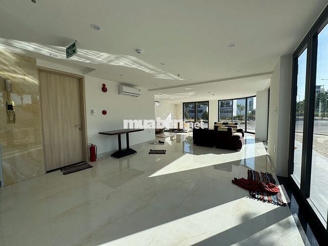 Mặt bằng 80m2 chỉ 8tr ngay đại học FPT, có sẵn nội thất + 2 điều hòa