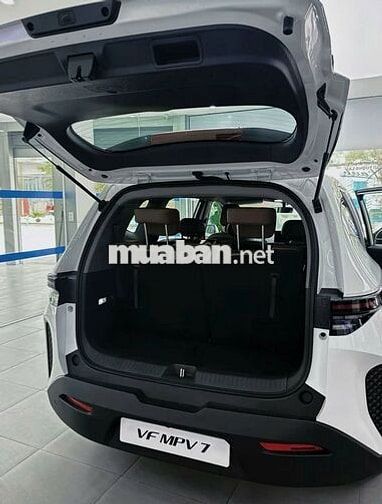 VinFast MPV 7 Trắng 7 chỗ