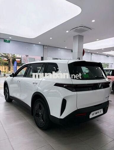 VinFast MPV 7 Trắng 7 chỗ