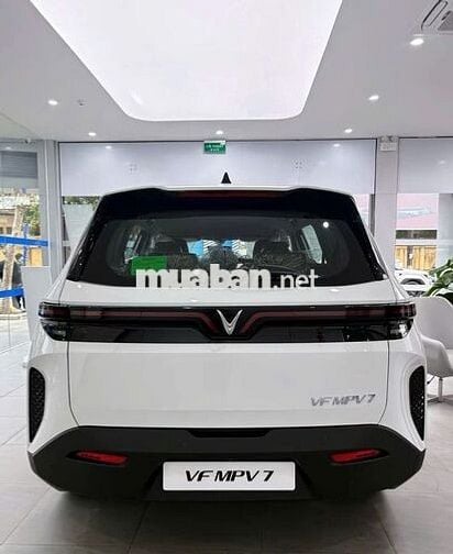 VinFast MPV 7 Trắng 7 chỗ