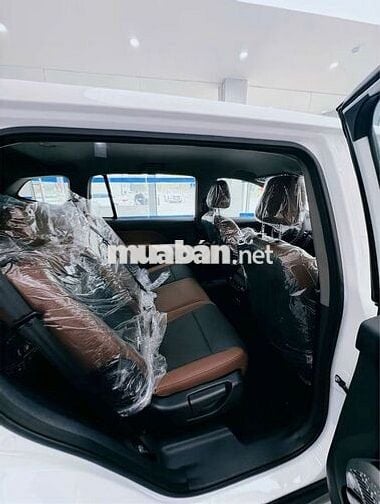 VinFast MPV 7 Trắng 7 chỗ
