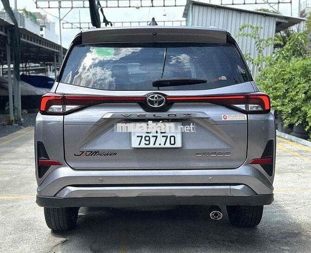 Toyota Veloz Cross Top 1.5CVT 2023 Bạc Tím
