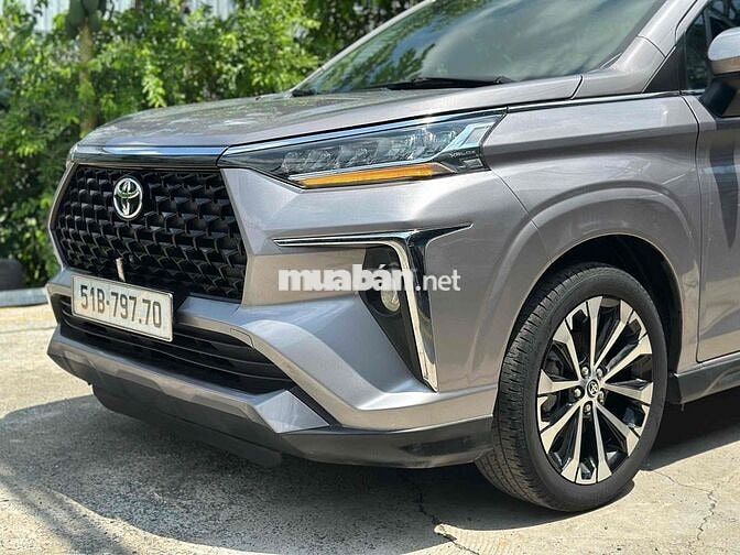 Toyota Veloz Cross Top 1.5CVT 2023 Bạc Tím