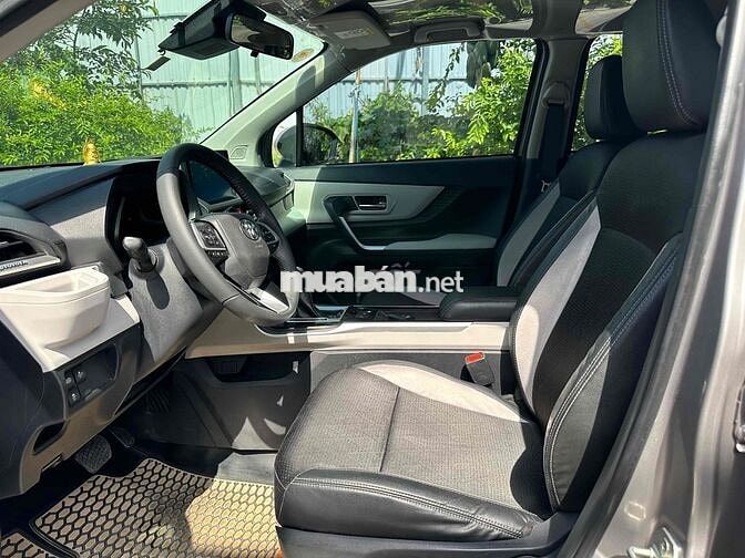 Toyota Veloz Cross Top 1.5CVT 2023 Bạc Tím