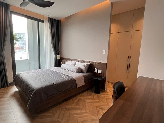 Bán nhà mới 100% có thang máy, sân vườn thoáng mát