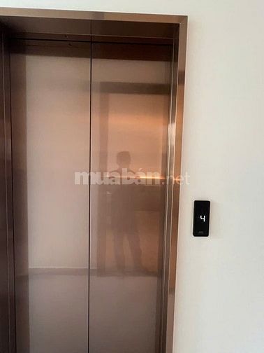 Bán nhà mới 100% có thang máy, sân vườn thoáng mát