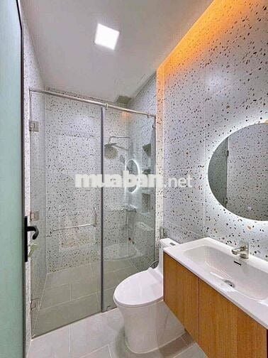Nhà 2 lầu mới 4pn full máy lạnh Hẻm 54 Hùng Vương