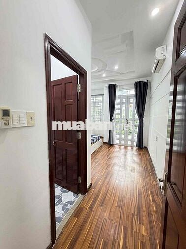 Nhà 2 lầu rộng có nội thất KdC Hồng Phát