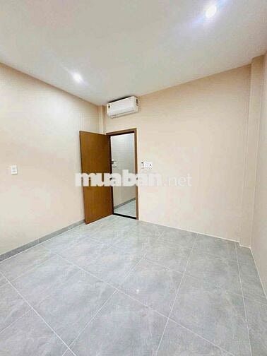 Nhà 2 lầu mới 4pn full máy lạnh Hẻm 54 Hùng Vương