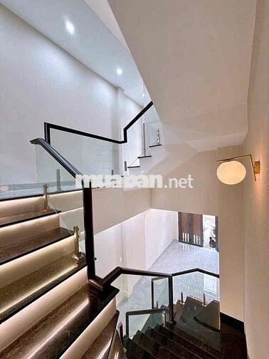 Nhà 2 lầu mới 4pn full máy lạnh Hẻm 54 Hùng Vương