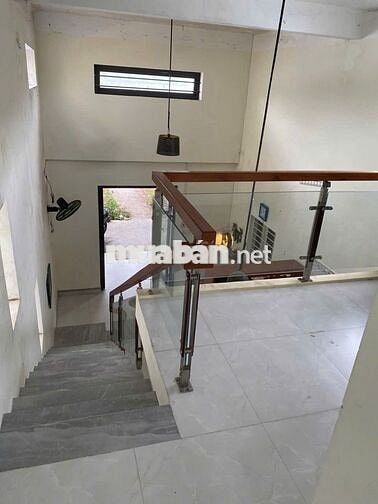 NHÀ CHO THUÊ CÓ ĐẤT RỘNG TRƯỚC SAU NHÀ