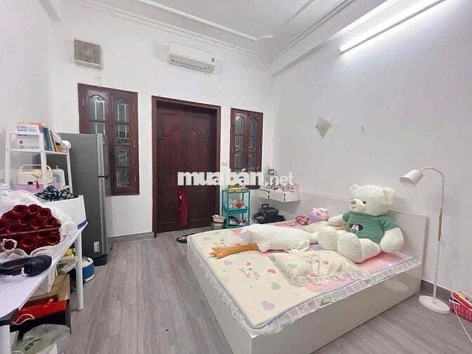 Cần cho thuê Phòng rộng tại phố khâm thiên