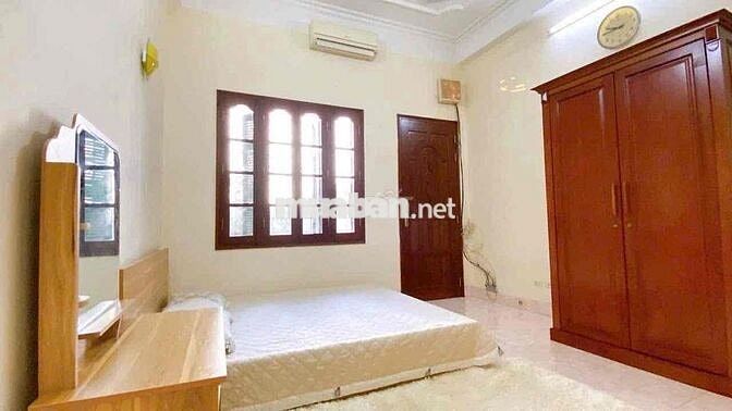 Cần cho thuê Phòng rộng tại phố khâm thiên