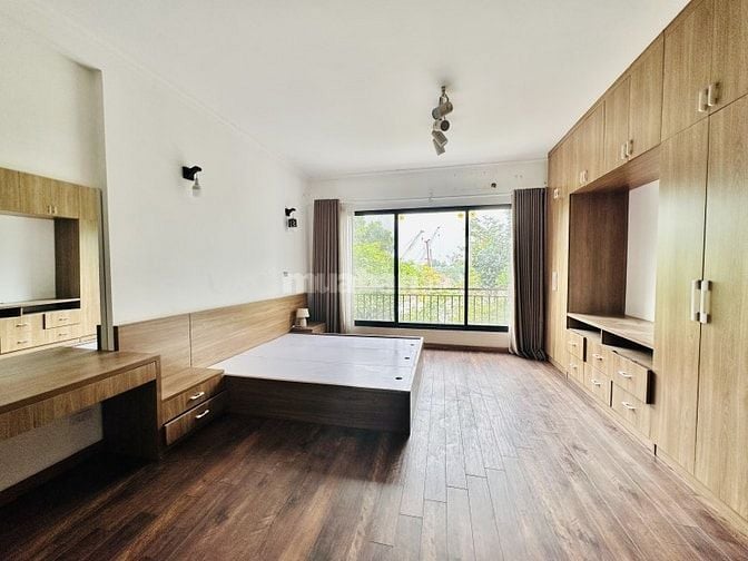 Phố Bắc Cầu – Long Biêt – Ô TÔ – 93 M2 – 4 T – MT 5 M – Giá 11.4 Tỷ. 