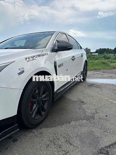 Chevrolet Cruze LT 2016 Số sàn Xăng Trắng