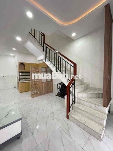 hẻm xe hơi , chiều ngang nhà 5m , miễn tiếp môi giới
