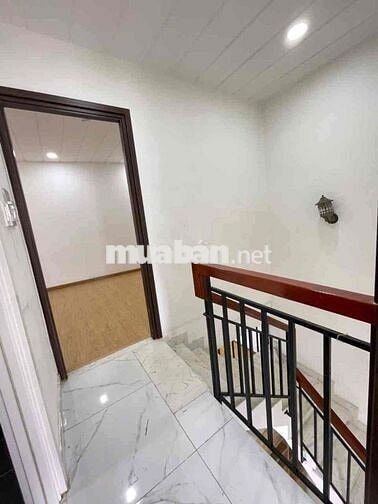 hẻm xe hơi , chiều ngang nhà 5m , miễn tiếp môi giới