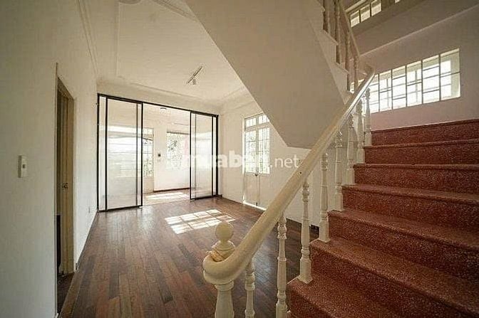 Nhà cho thuê đầu Khe Sanh, 5 phút đến Hồ Xuân Hương, DTKV 630m2