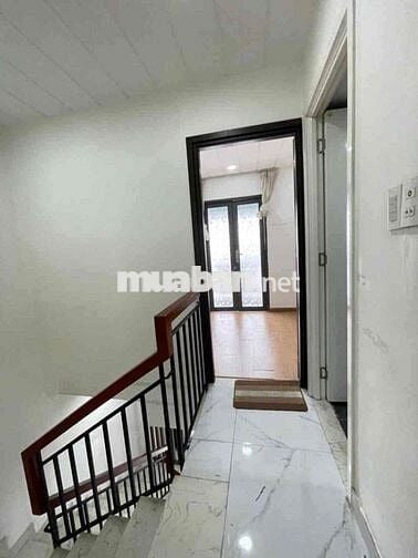 hẻm xe hơi , chiều ngang nhà 5m , miễn tiếp môi giới