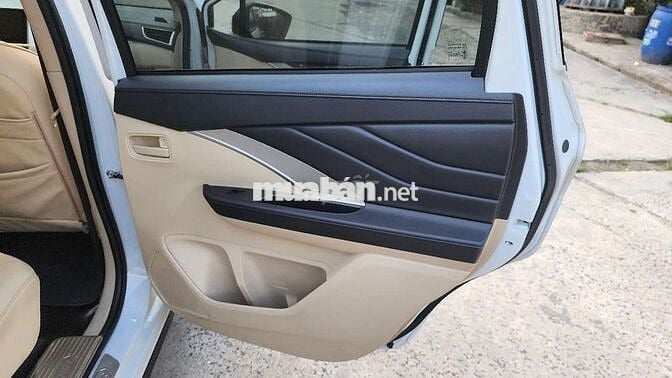 Mitsubishi Xpander 1.5 đời 2018 số sàn trắng