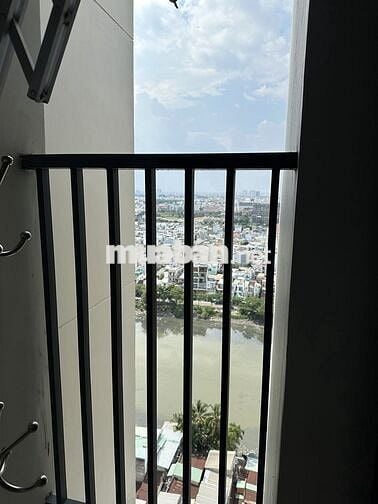 Chính chủ bán Green River Dt71,5m2 2PN 2WC có sổ hồng ko vay NH quận 8