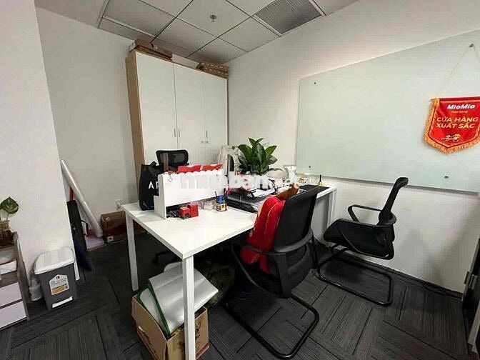 Sang nhượng toàn bộ văn phòng thuê 136m2