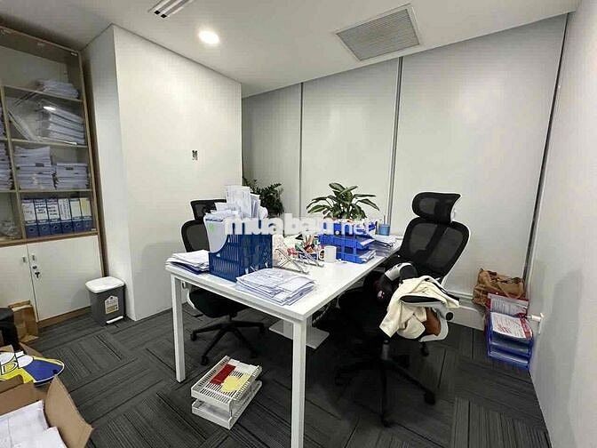 Sang nhượng toàn bộ văn phòng thuê 136m2