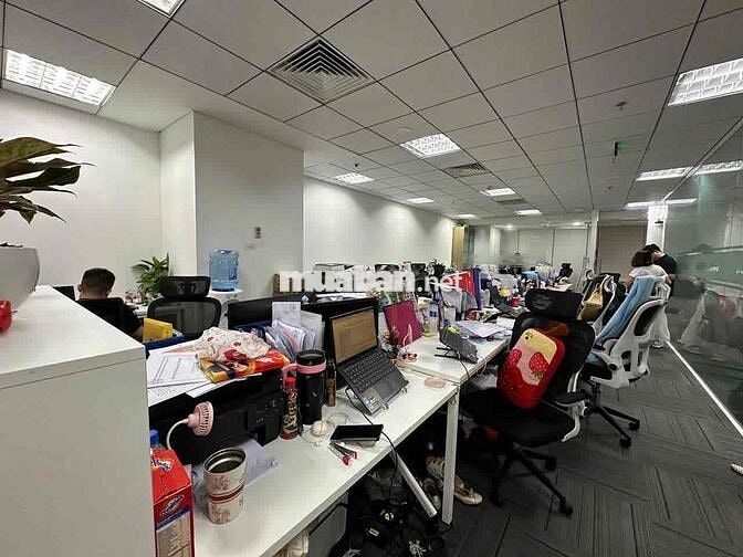 Sang nhượng toàn bộ văn phòng thuê 136m2