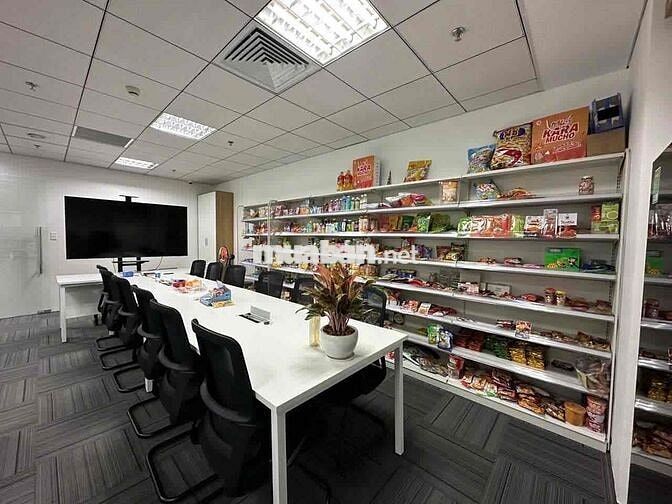 Sang nhượng toàn bộ văn phòng thuê 136m2
