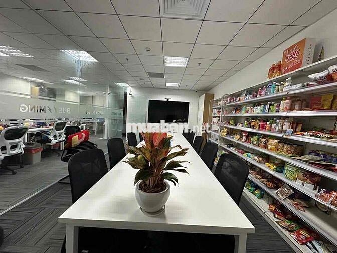 Sang nhượng toàn bộ văn phòng thuê 136m2